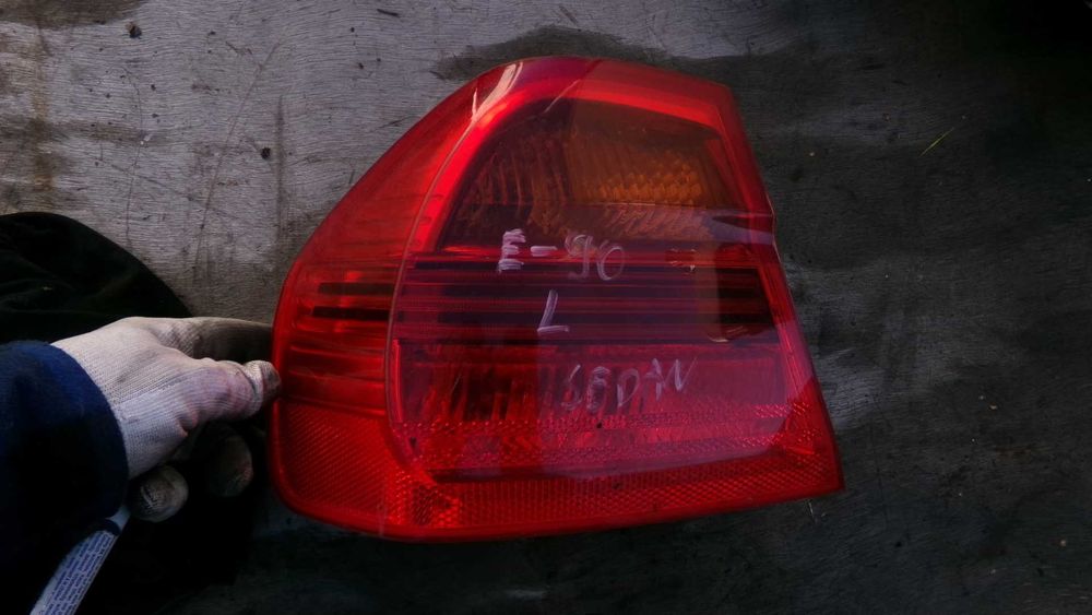Lis55 Lampa tylna lewa w błotnik BMW e90 sedan wysyłka części