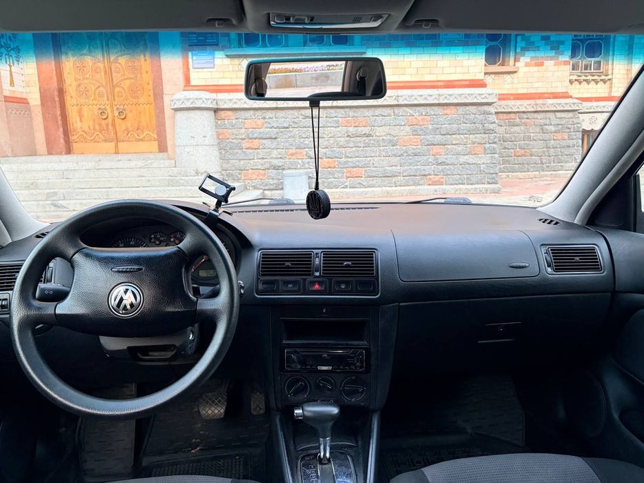Продам Volkswagen Golf 1.6.