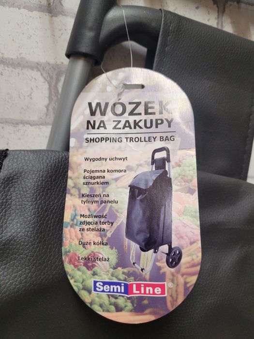 Czarny, składany wózek na zakupy marki Semi Line.  Lekka konstrukcja.