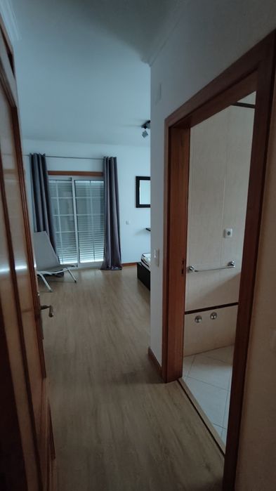 Apartamento T3+Sótão Mobilado para Arrendamento – Quinta da Cutileira, centro de Caldas da Rainha