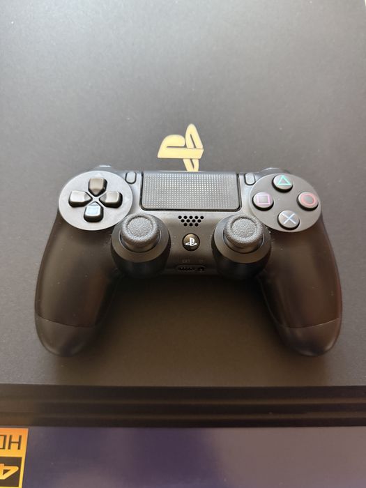 Konsola Playstation 4 Pro 1TB PS4 Pro FIFA 20 F1 2021 Stan idealny