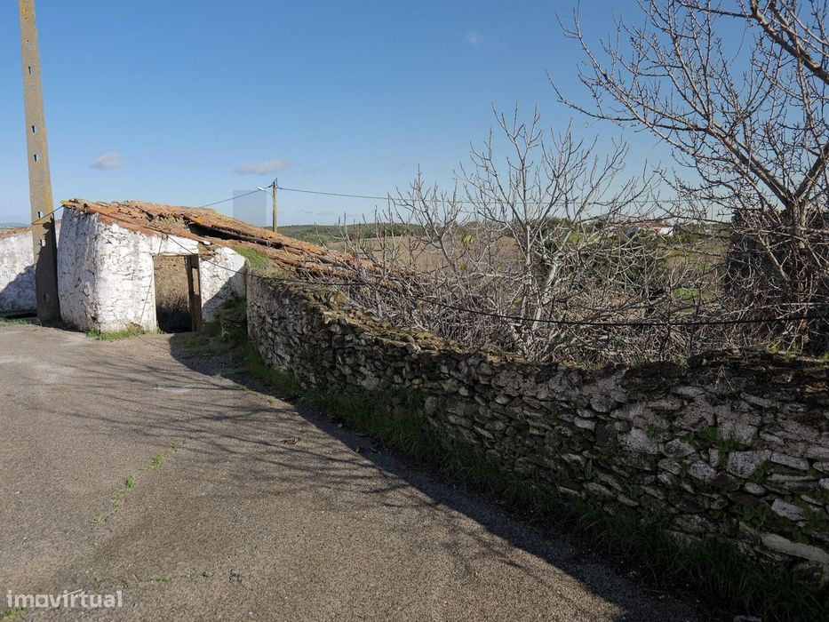 Moradia para recuperar para venda localizado no Pereiro-Alcoutim