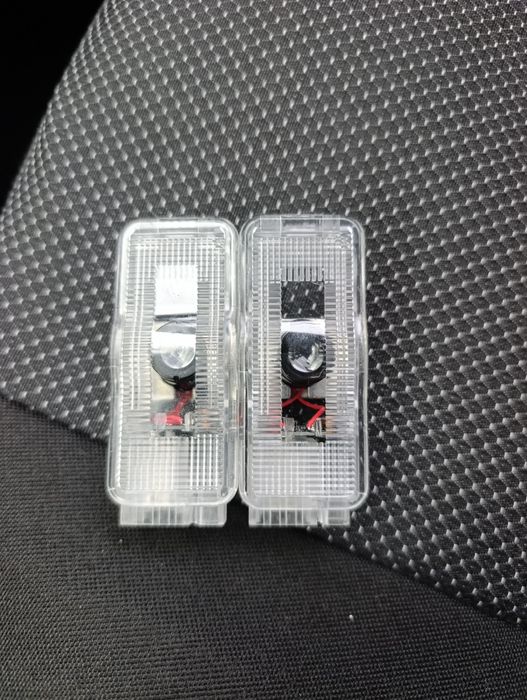 Подсветка в двери на Пежо 3008