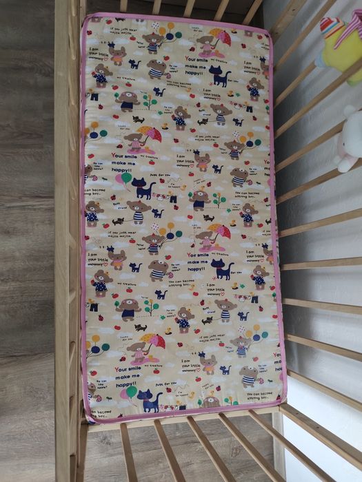 Дитяче ліжечко маятник з матрацом ,в подарунок віддам постіль