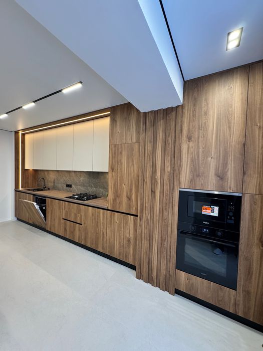 Продаж 2 кім квартири в Центрі з євроремонтом.Під програми  можна