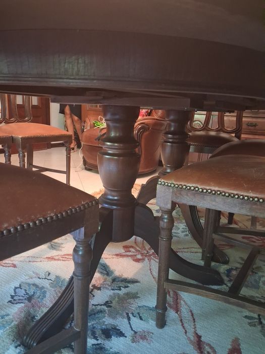 Conjunto mesa e cadeiras