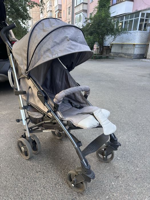 Прогулянкова коляска Chicco
