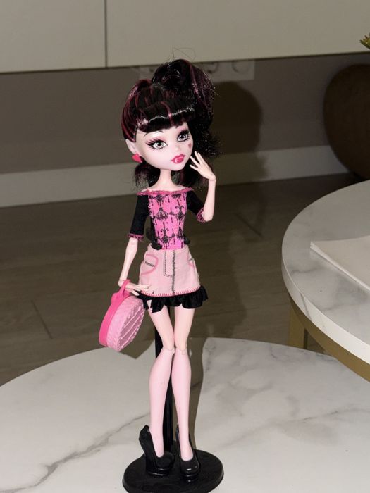 Продам Monster high Дракулаура Скариж