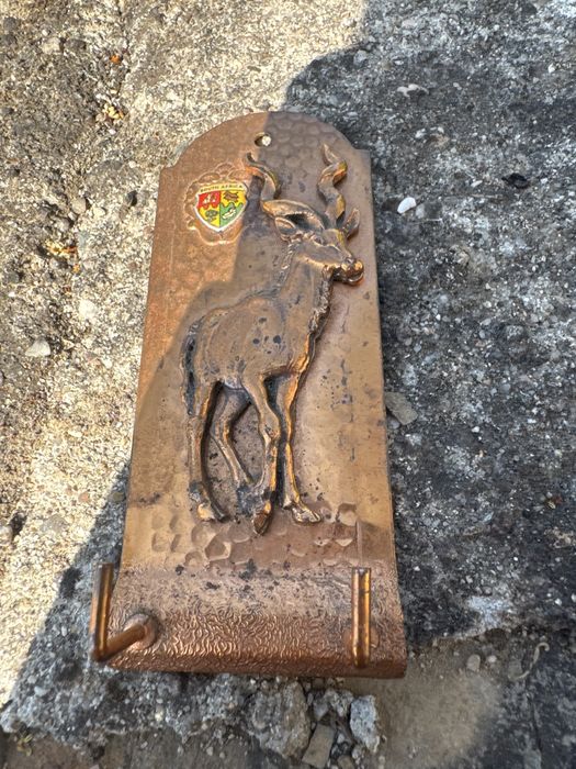porta-chaves vintage de parede em relevo de cobre (ou latão), fabricado na África do Sul