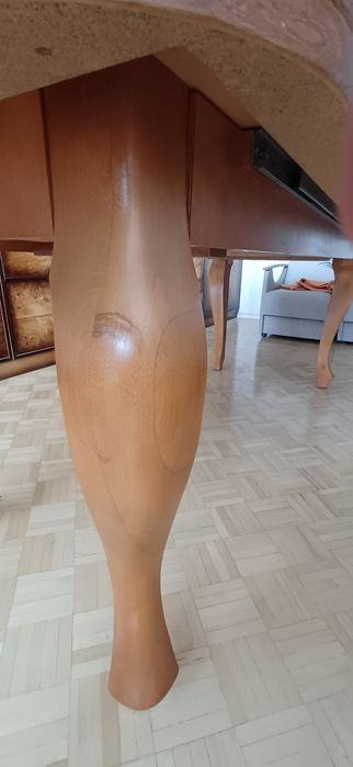 Duży stół jadalniany z 8 krzesłami