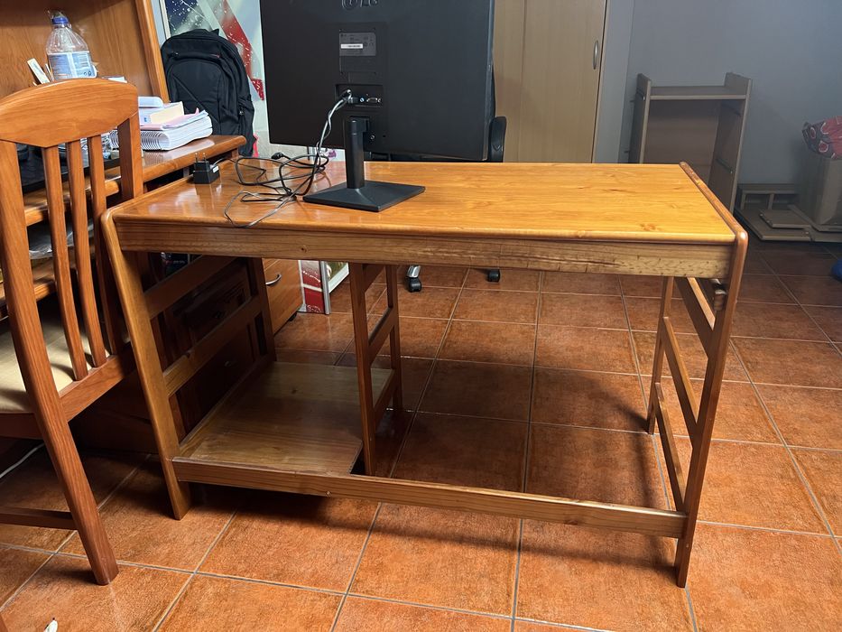 Secretaria em madeira