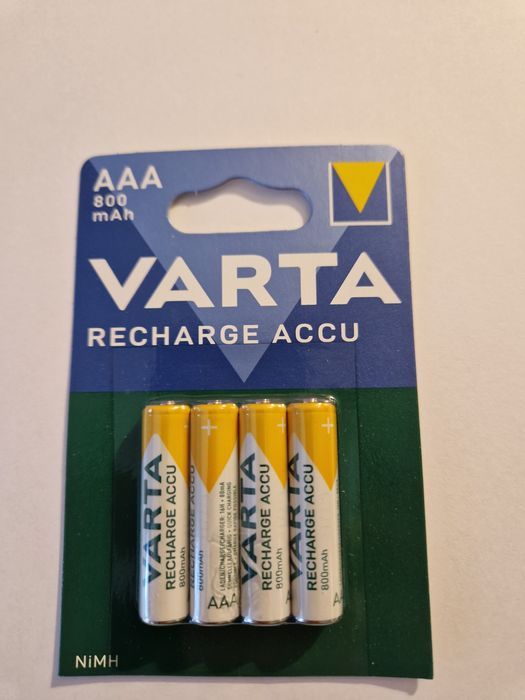 Ładowarka GP i 4 accu R3 Varta