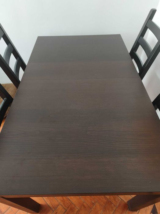 Mesa de sala com 4 cadeiras