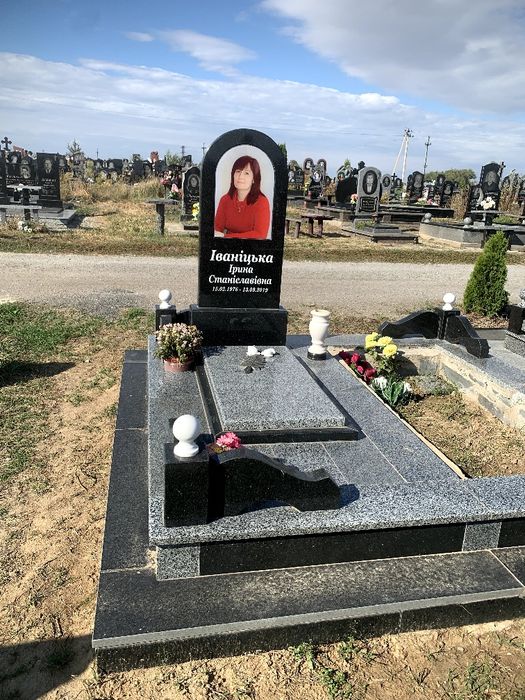 Пам'ятники з граніта