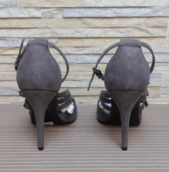 Vende-se Sapatos Senhora Novos