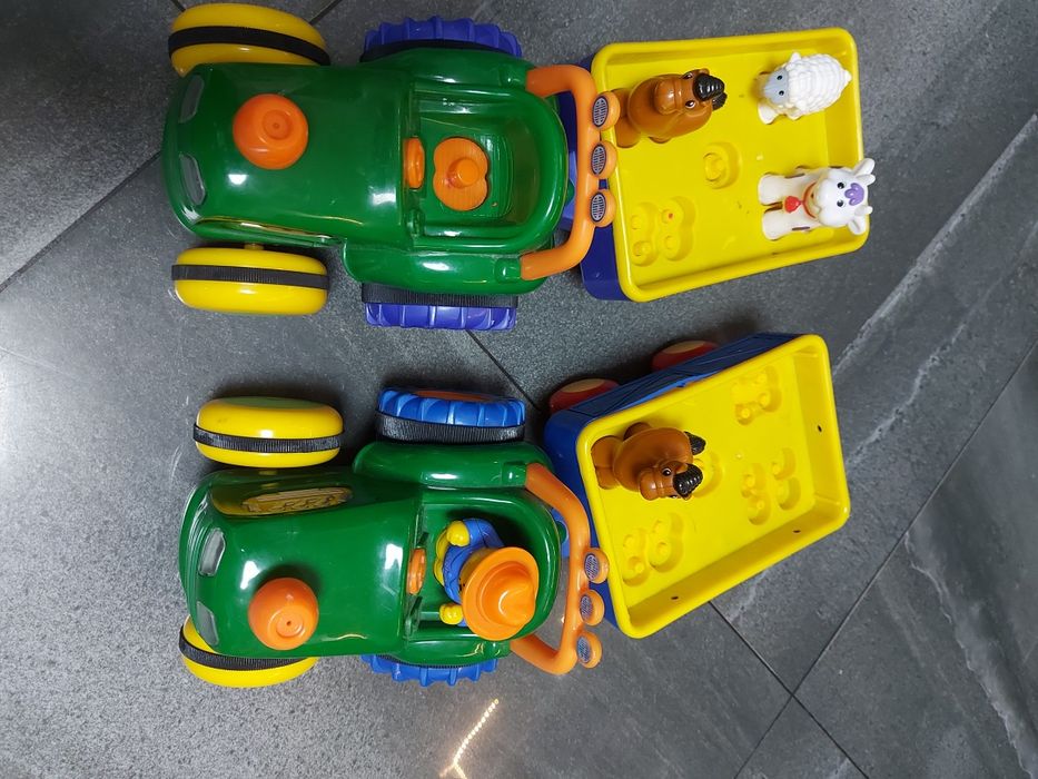 Dwa traktory interaktywne