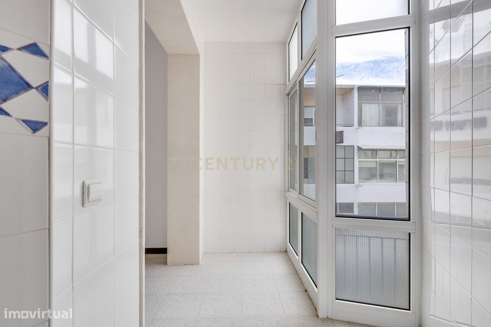 Apartamento T 4  em Faro no centro da cidade a 300m do mercado Municip