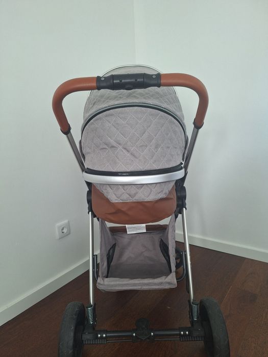 Carrinho de bebé junto com ovo, protecção da chuva e bolsa