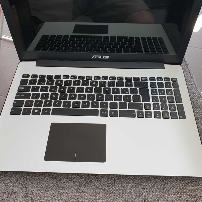 carcaça touchpad compl com teclado asus X553M, rest peças sob consulta