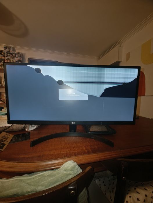 Monitor LG ultrawide (ecrã partido)