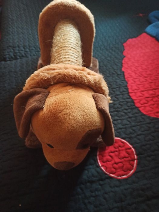 Царапка з іграшкою для котика