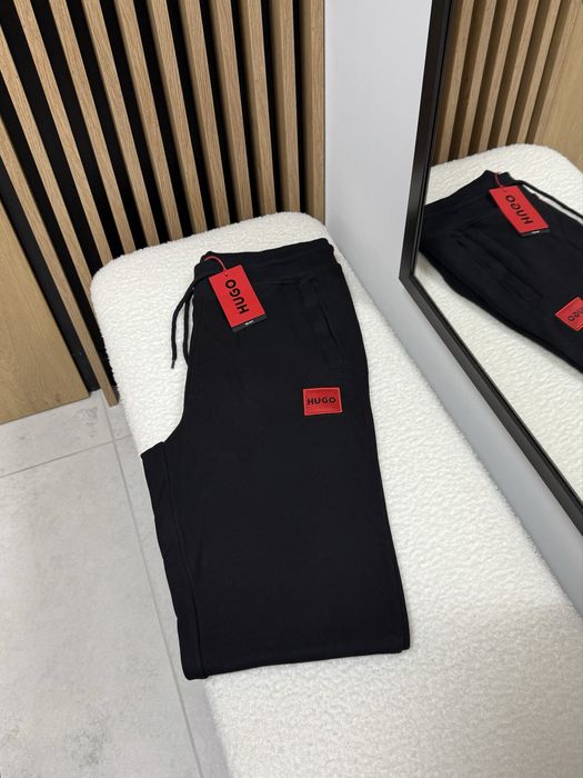 Spodnie dresowe meskie Hugo Boss - rozm M - bawelna