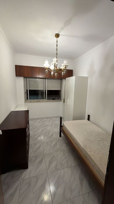Quarto para arrendar em Cova da Piedade- Almada