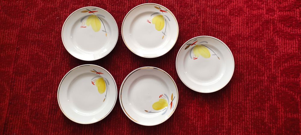 Набор мелких тарелочек