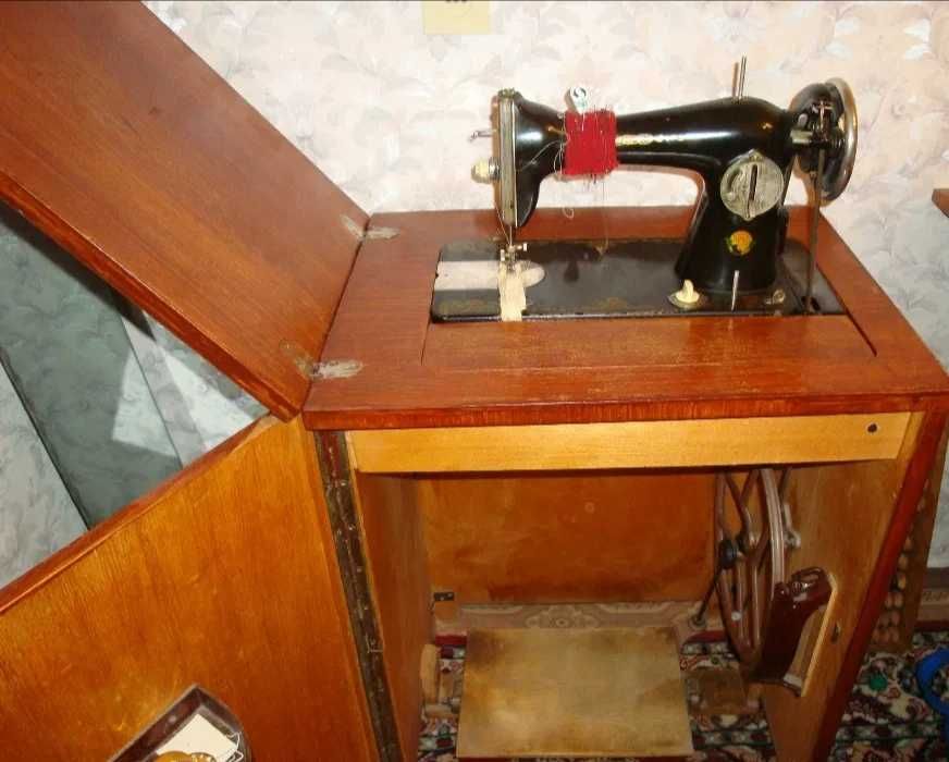 Антиквариат. Швейная машина класса 2-М Подольский завод. 1969 год