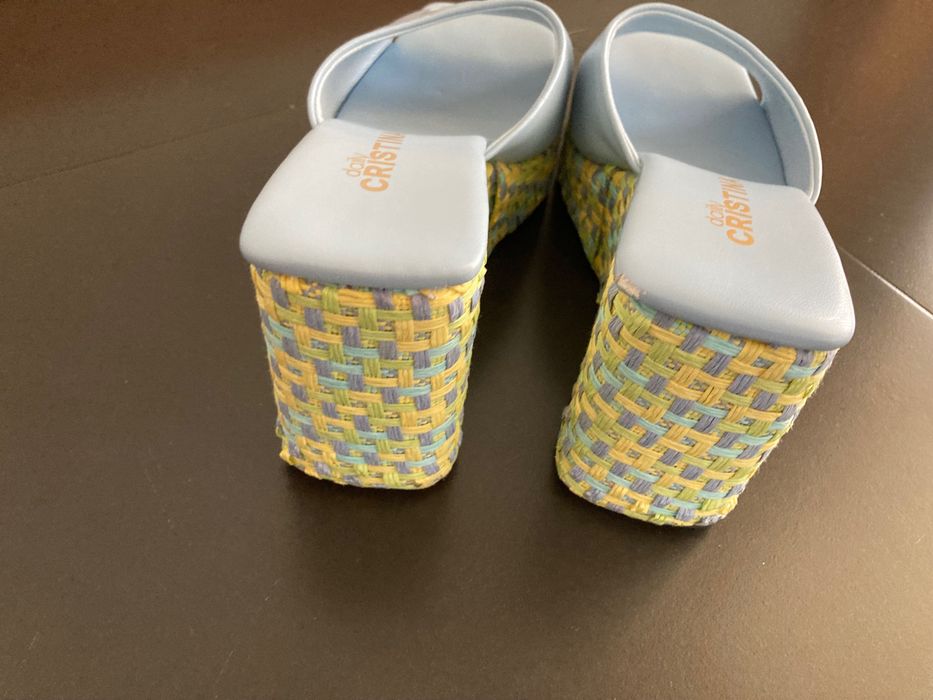 Sandália Cristina Ferreira - estado quase novo usadas 1 vez