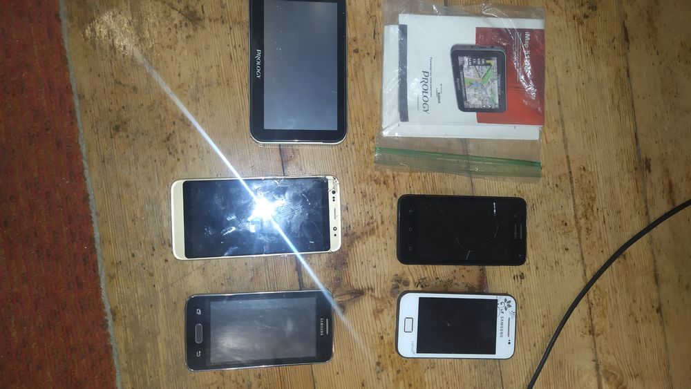 Телефони , навигатор на запчасти или восстановление