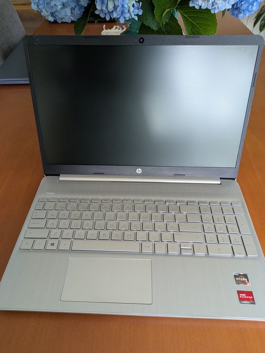 Portátil HP 15s | AMD Ryzen 3 | 4GB RAM (Expansível) | SSD 256GB | Bateria Ok