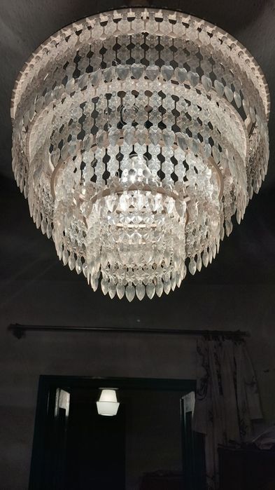 Люстра очень редкий случай!