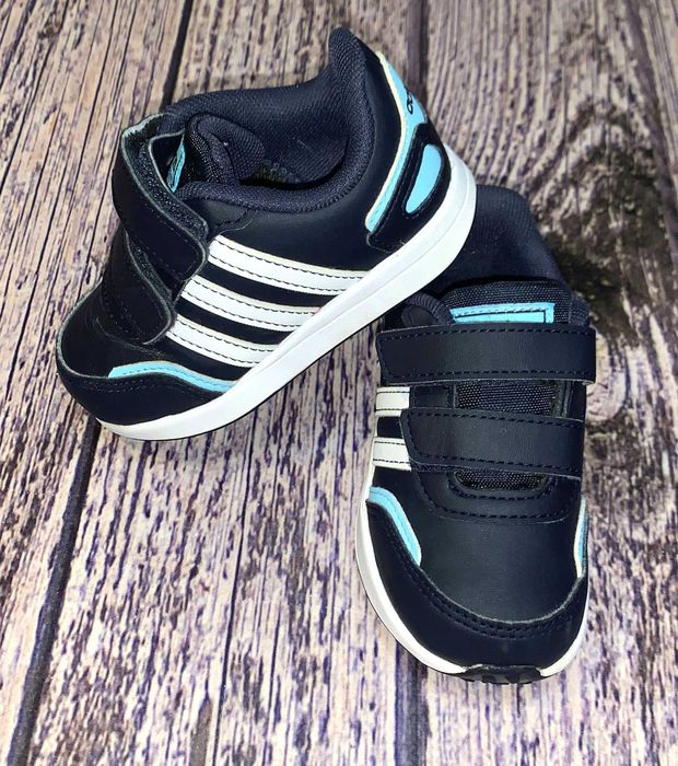 Демисезонные кроссовки Adidas для ребенка. размер 24 (13,5 см)