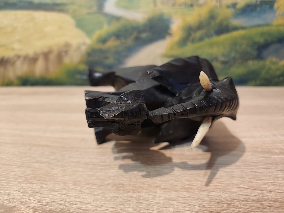 Drewniana figurka słonia, rzeźba