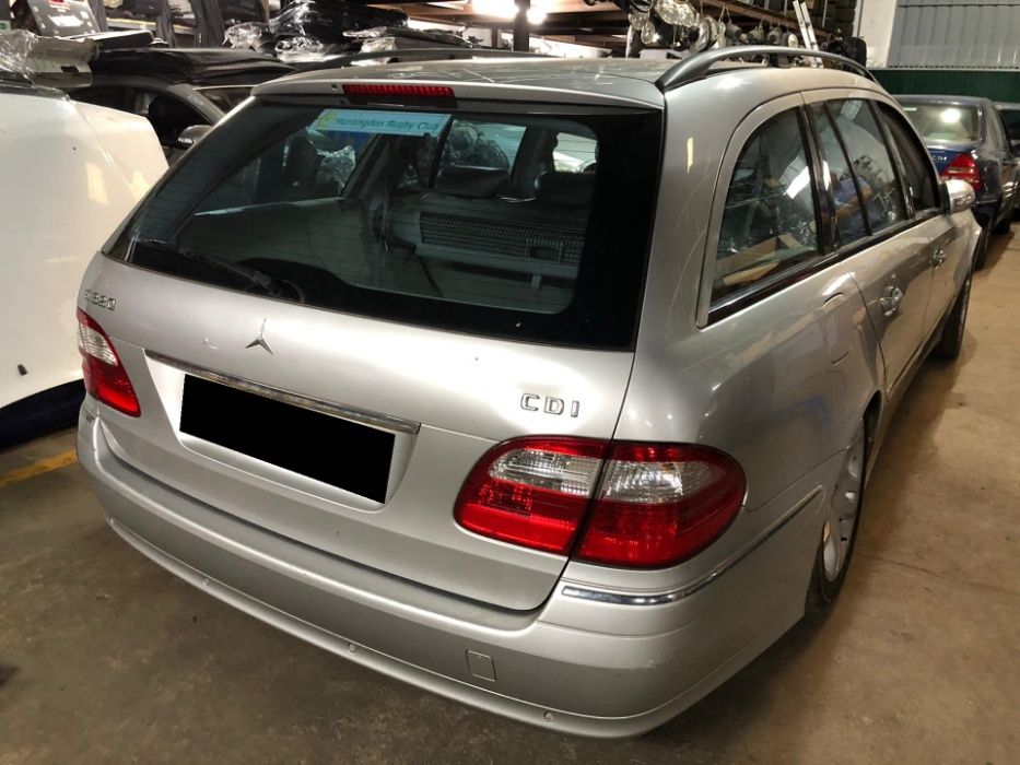 Mercedes (W211) E320 CDI Station de 2003 para peças
