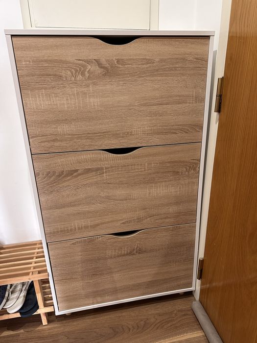 Sapateira de madeira