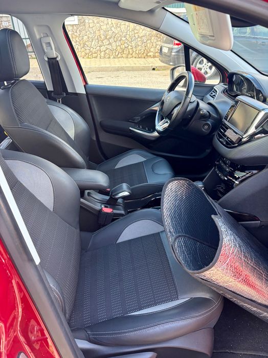 Peugeot 2008 PureTech Allure EAT6 1.2