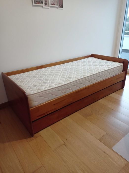 Cama com gavetão e dois colchões