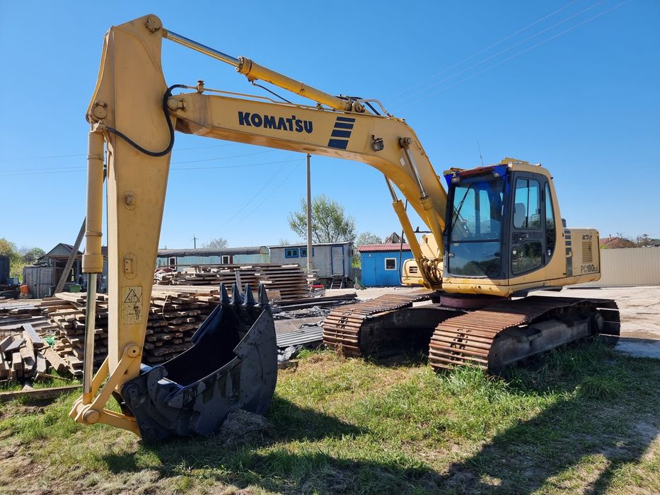 Екскаватор гусеничний Komatsu PC180