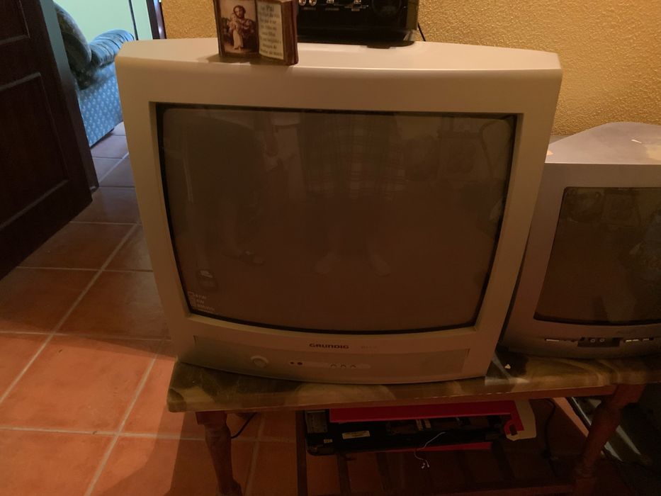 Duas tv analogicas funcionais