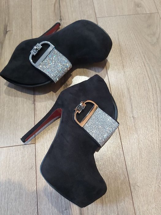 Sprzedam eleganckie botki 37