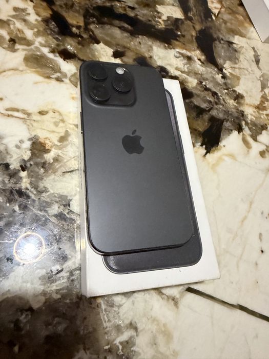 Iphone 15 pro stan idealny 93% bateria