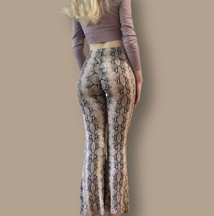 Штанці кльош prettylittlething