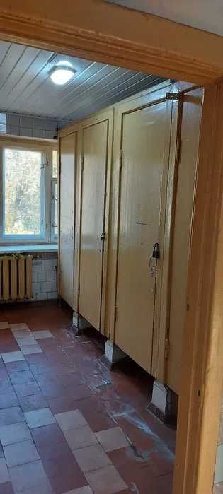 Затишна кімната в гуртожитку біля метро Лісова