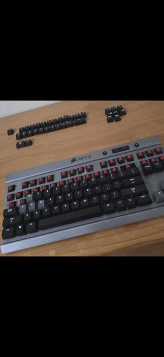 Teclado Mecânico Gaming Corsair Vengeance K65 (TKL - Layout US)