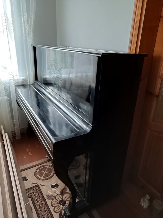 Продається фортепіано