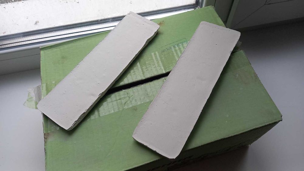 Плитка гипсовая.