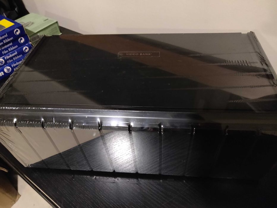 Caixa arquivadora para video cassetes (VHS)