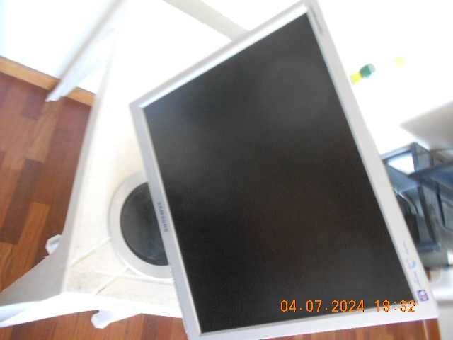 monitores hp,samsung,nec ATENÇÃO LER O ANUNCIO E VER AS FOTOS